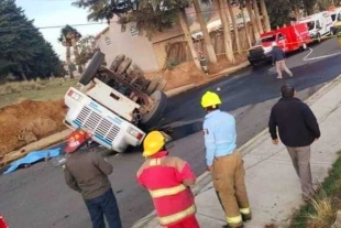Tras notificar la ausencia de signos vitales, personal de seguridad pública acordonó la zona. 
