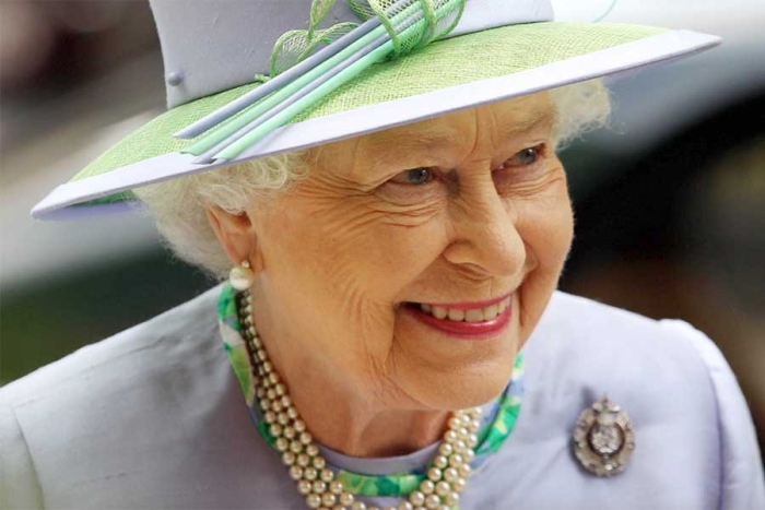 Reina Isabel II preocupa a médicos por su salud; está bajo supervisión