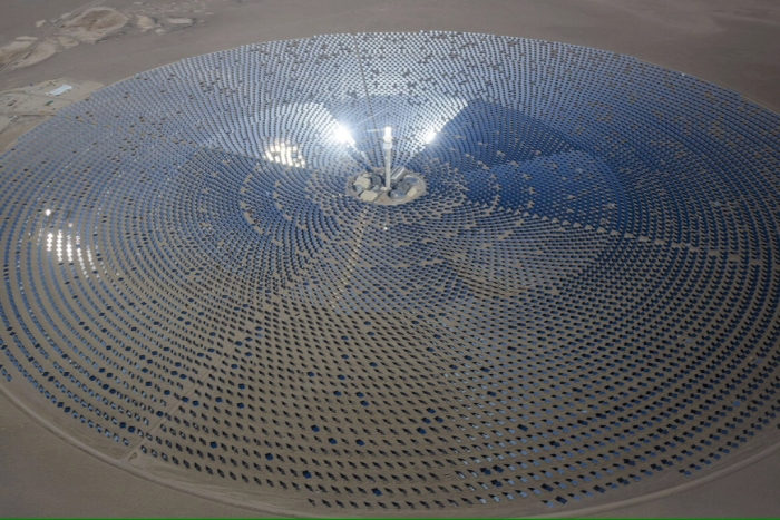 Inaugurada en 2014, esta instalación emplea energía termosolar de concentración