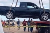Entierran a hombre con todo y su camioneta en Baja California Sur