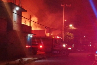 Incendio devora vivienda en Valle de Chalco