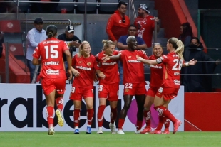 El arranque fue favorable para las Diablas, quienes manejaron la posesión y controlaron los ritmos del juego