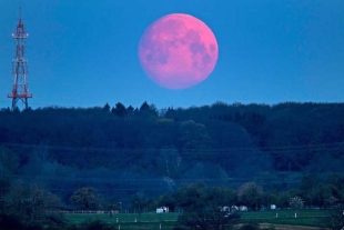 Eventos astronómicos de abril 2023: Luna rosa, lluvia de estrellas líridas y más
