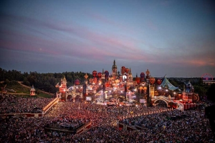 Tomorrowland obtuvo un permiso especial gracias a que argumentó que poseía vasos desechables en stock