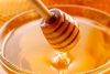Descubre los beneficios de consumir miel de abeja