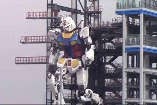 El robot gigante “Gundam RX-78-2” da sus primeros pasos en Japón
