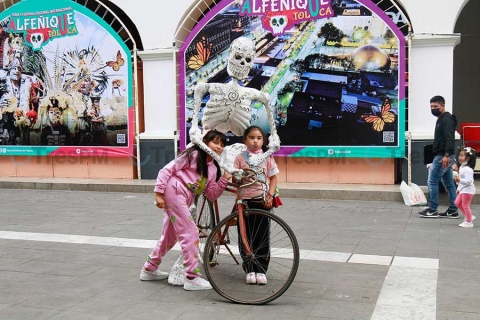 Toluca se llena de color por celebración de Día de Muertos