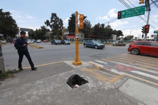 ¡Cuidado! Registro sin tapa en Paseo Tollocan