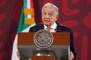 Anuncia AMLO que pedirá pensión al ISSSTE porque no tiene dinero