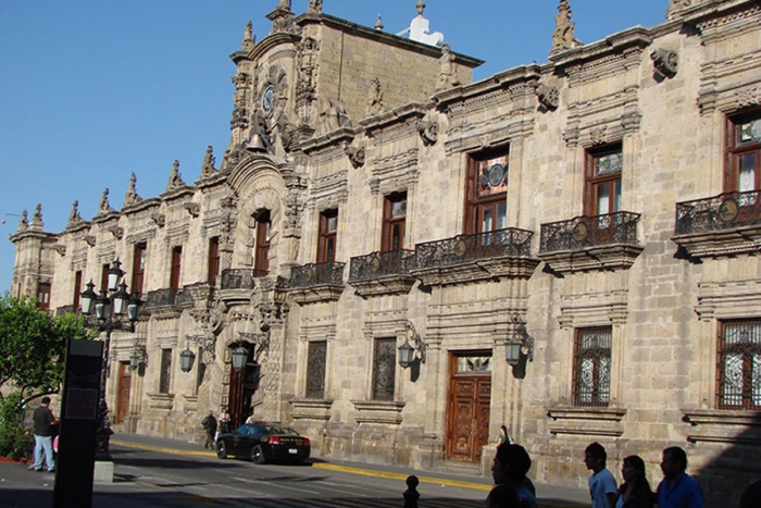 ¡100 mil pesos! INAH valúa los daños que traceur causó en Palacio de Gobierno de Guadalajara