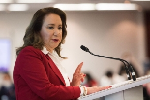 Concluye Fiscalía de la CDMX que Yasmín Esquivel no plagió tesis