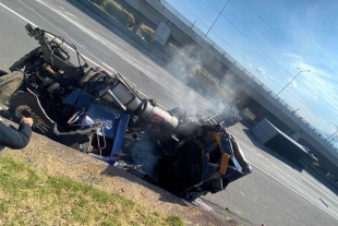 Salvan a trailero accidentado en la México-Toluca