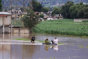 El colapso del Arroyo del Zarco afectó al Ejido de Santa María Tetitla y San Mateo Mozoquilpan, donde se reportó la saturación de zanjas.