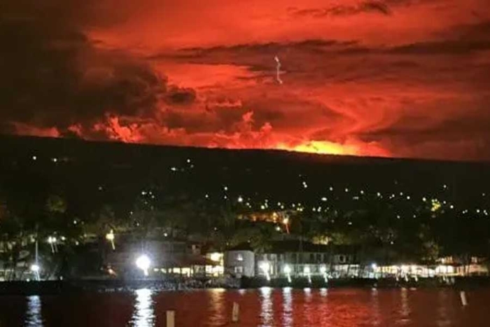 El volcán más grande del mundo, Mauna Loa, entró erupción después de 40 años