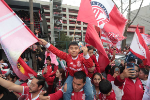 Se pinta de rojo la capital mexiquense