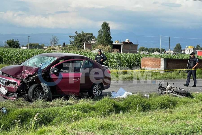 Arrollan a familia que viajaba en motocicleta; fallece menor de edad