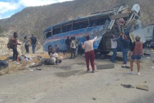 Fallecen 10 migrantes en accidente de autobús en la carretera Oaxaca-Puebla