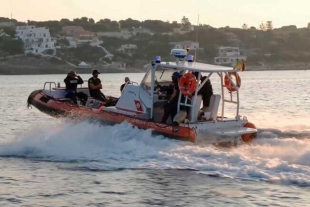 Barco se parte en dos y se hunde; 18 personas mueren