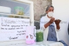 Doña Rufina vende quesadillas y pide apoyo para el tratamiento de su hijo con cáncer