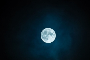 La última luna azul de la década tiene lugar esta noche