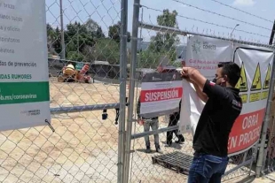 Pese  a sellos de suspensión continúan con construcción de gasolinera