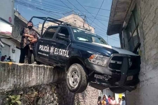 Se estampa camioneta de la SS al perseguir a un ladrón en Naucalpan