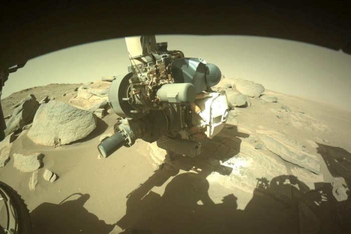 El “Perseverance” recolecta una roca marciana con un mineral verdoso