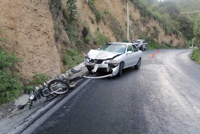 Choque entre un automóvil y una motociclista deja dos lesionados en Temascalcingo