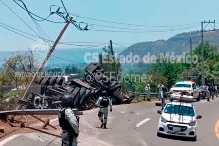 Volcadura de tráiler paraliza la carretera Tenango-Tenancingo
