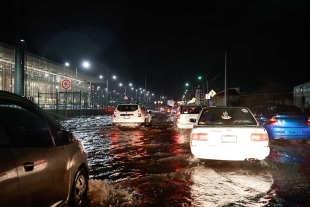 Fuertes lluvias dejan encharcamientos en varios puntos de Toluca