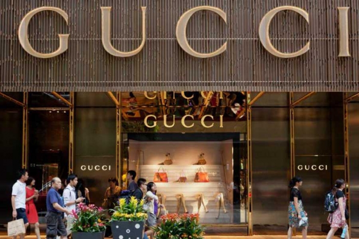 Trabajadora de limpieza se convierte en modelo y logra contrato con Gucci