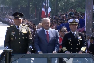 Conmemora AMLO a Niños Héroes, sin representantes del Poder Judicial