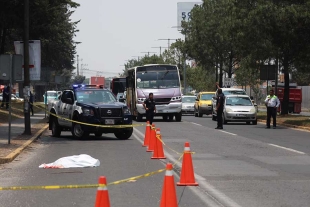 El cuerpo de identidad desconocida fue cubierto con una sábana blanca