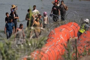 Texas mantendrá las boyas en frontera con México