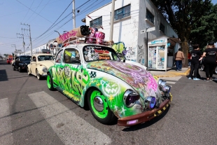 Desde las primeras horas de este domingo, cientos de Volkswagen Vochos se reunieron en las inmediaciones del Estadio Nemesio Diez