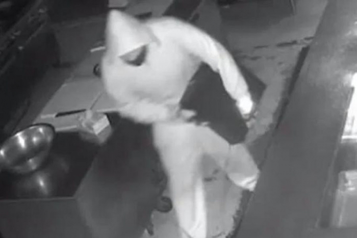 Ofrece trabajo a ladrón que intentó asaltar su restaurante en EUA