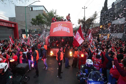 La ciudad se tiñe de rojo; Toluca celebra su decimosegundo titulo
