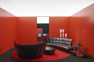 Versace presenta su línea de hogar en el Salón del Mueble de Milán