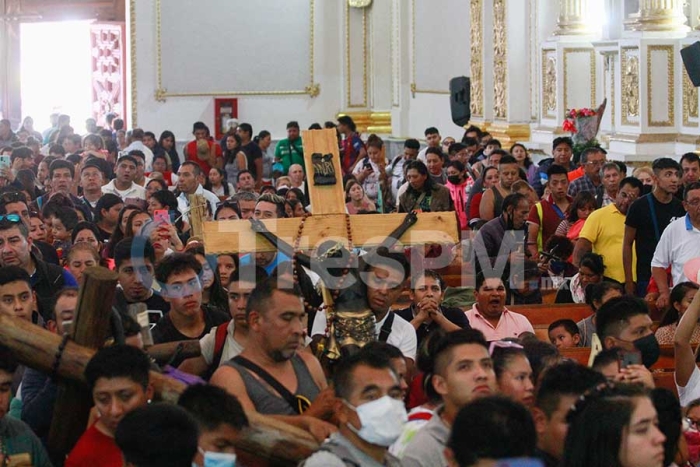 De rodillas y llenos de Fe, llegan al Santuario de Chalma