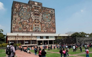 Celebra AMLO apertura de la UNAM para regresar a clases presenciales