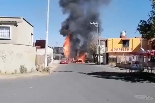 Dos lesionados y tres casas dañadas por explosión de pipa de gas en Chalco