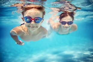 Natación, el deporte más completo para niños y adultos