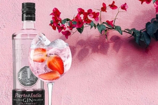 Puerto de Indias, el primer gin de fresa, ya llegó a México