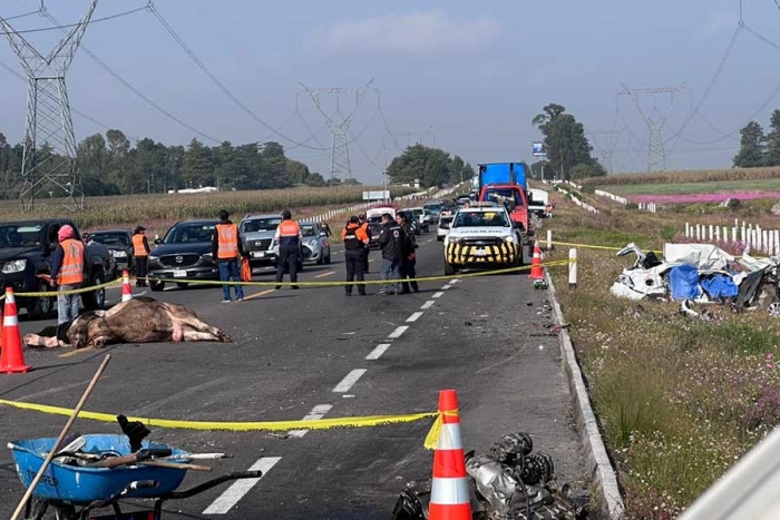 Fallecen cinco personas en accidente sobre autopista a Valle de Bravo