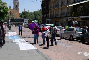 Maestros se manifiestan contra UMA en pago de jubilaciones y pensiones