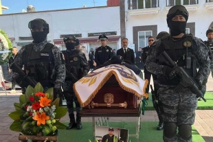 Con último pase de lista familiares, compañeros y amigos despiden a Noé Colín, policía de Metepec