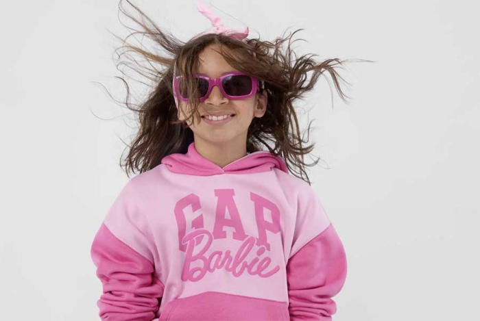 Gap x Barbie: una colección que convertirá tu armario en el de una Barbie