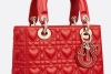 Los bolsos Dior se llenan de corazones para San Valentín y son el regalo ideal
