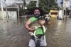 En lanchas, rescatan a más de 20 perros tras inundaciones en Tabasco