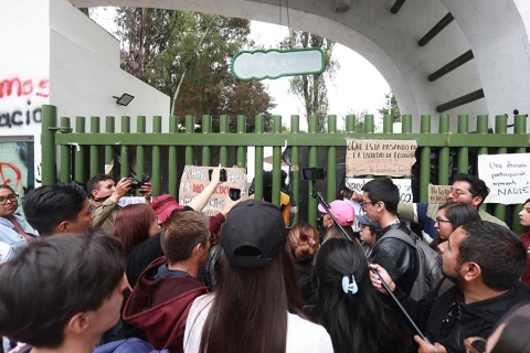 En fotos: Estudiantes de la UAEMéx exigen regreso a clases